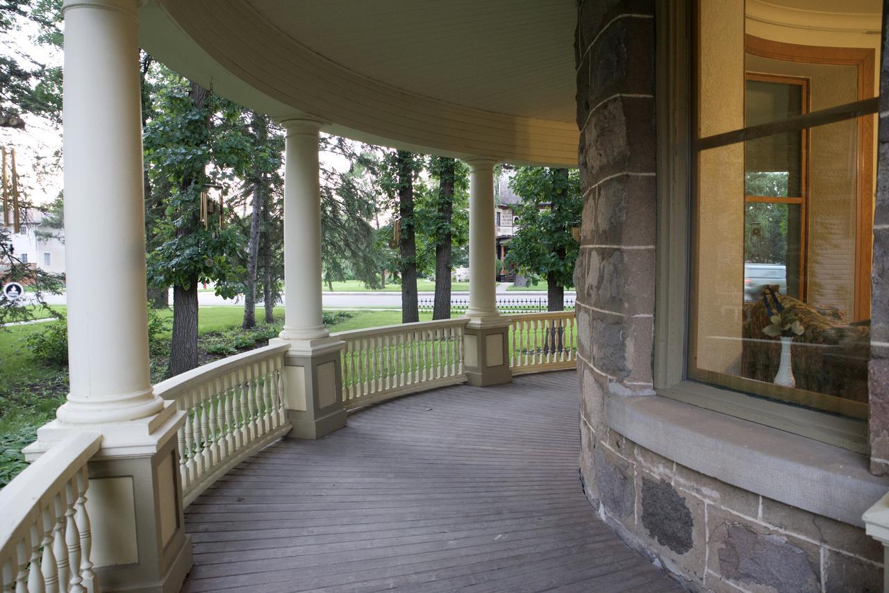 Bellas Castle Morden Exterior photo