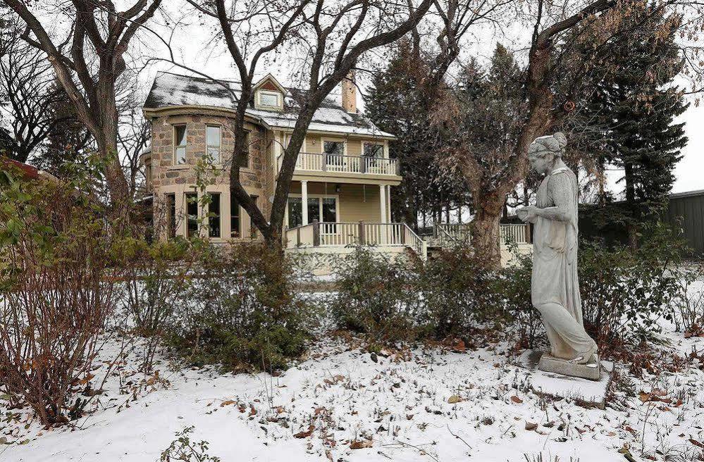 Bellas Castle Morden Exterior photo